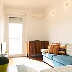Lucifero View Apartment-cagliari * 卡利亚里